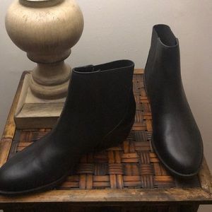 Black Steve Madden Chelsea Boots
